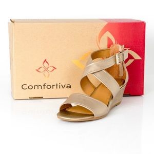 NIB - Comfortiva gold sandals - sz 10